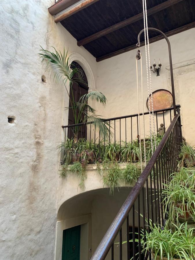 דירות אמנטיאה Palazzo Carratelli מראה חיצוני תמונה