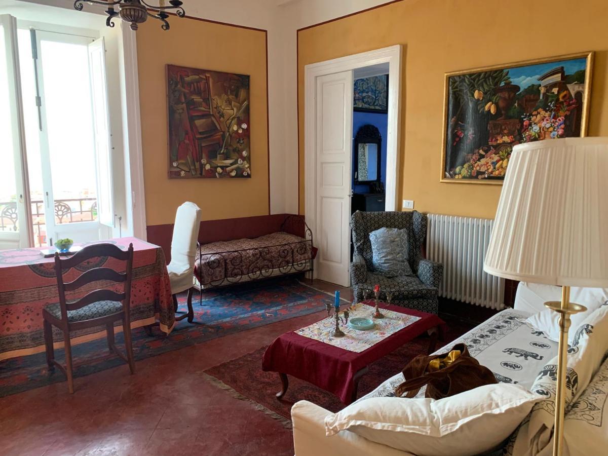 דירות אמנטיאה Palazzo Carratelli מראה חיצוני תמונה